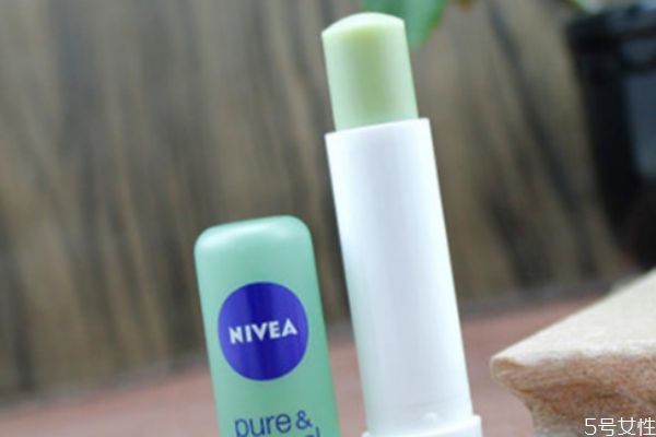 怎么判斷潤唇膏是否過期 過期的唇膏有何妙用 怎么判斷潤唇膏是否過期 過期的唇膏有何妙用