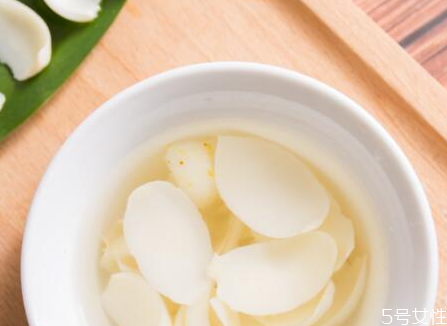 干百合為什么是酸的 干百合怎么煮不爛 干百合為什么是酸的 干百合怎么煮不爛