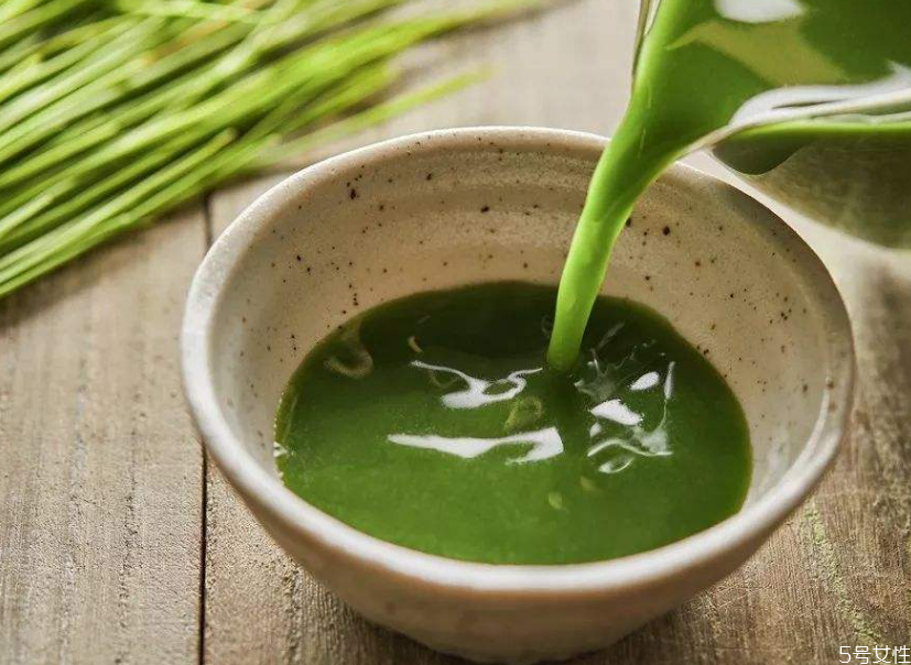 青汁可以當(dāng)水喝嗎 青汁喝多了會怎么樣 青汁可以當(dāng)水喝嗎 青汁喝多了會怎么樣