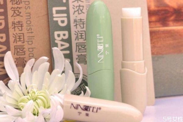 曼秀雷敦潤唇膏可以涂臉嗎 曼秀雷敦唇膏涂臉上怎么樣 曼秀雷敦潤唇膏可以涂臉嗎 曼秀雷敦唇膏涂臉上怎么樣