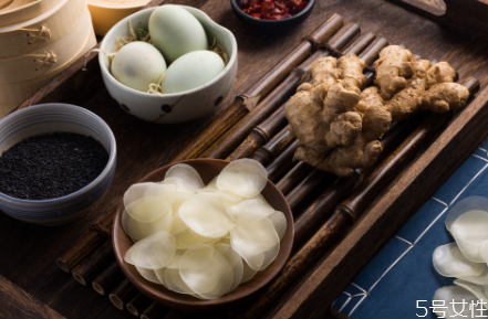 蝦片要炸多長(zhǎng)時(shí)間 蝦片是冷油炸還是熱油炸 蝦片要炸多長(zhǎng)時(shí)間 蝦片是冷油炸還是熱油炸