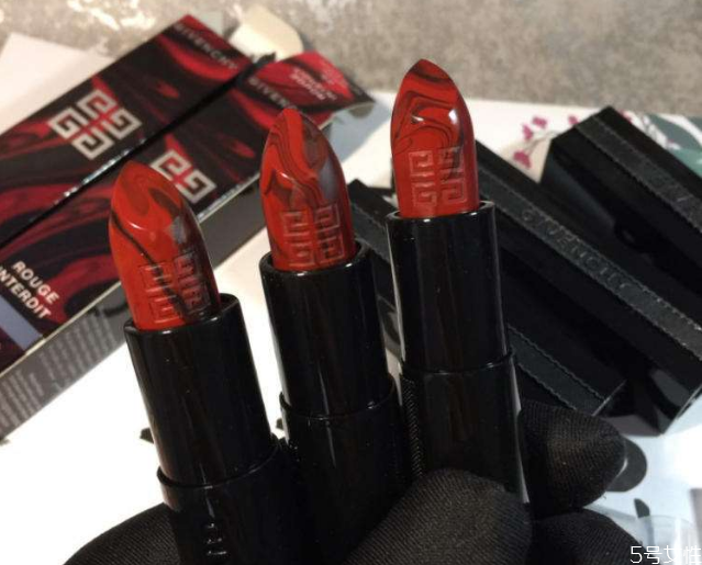 送紀梵?？诩t寓意 紀梵希相當于什么檔次