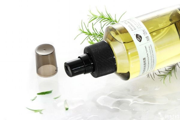 純露放冰箱后再拿出來用不會變質嗎 純露過期了還能用嗎 純露放冰箱后再拿出來用不會變質嗎 純露過期了還能用嗎