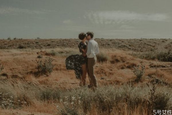 丈夫不愛妻子表現(xiàn) 一個男人對你狠心原因 丈夫不愛妻子表現(xiàn) 一個男人對你狠心原因