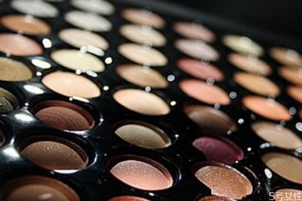 珠光眼影是什么意思 眼影珠光好看還是啞光好看 珠光眼影是什么意思 眼影珠光好看還是啞光好看