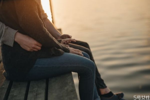 丈夫不愛妻子表現(xiàn) 一個男人對你狠心原因 丈夫不愛妻子表現(xiàn) 一個男人對你狠心原因