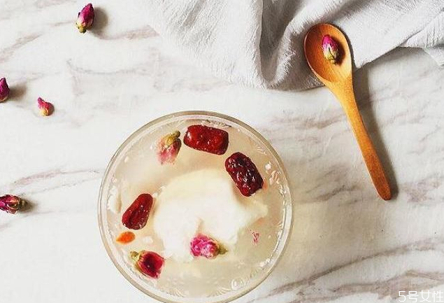 孕婦可以吃酒釀蛋嗎 酒釀蛋吃太多有什么壞處 孕婦可以吃酒釀蛋嗎 酒釀蛋吃太多有什么壞處