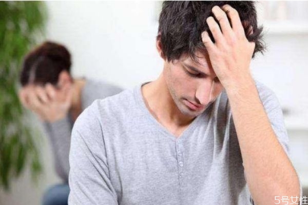 夫妻經(jīng)常冷戰(zhàn)說明什么 夫妻長(zhǎng)期冷戰(zhàn)的后果