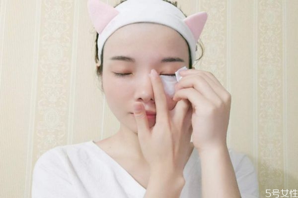 眼唇卸妝液能卸臉部嗎 沒(méi)有卸妝液要怎么卸妝 眼唇卸妝液能卸臉部嗎 沒(méi)有卸妝液要怎么卸妝