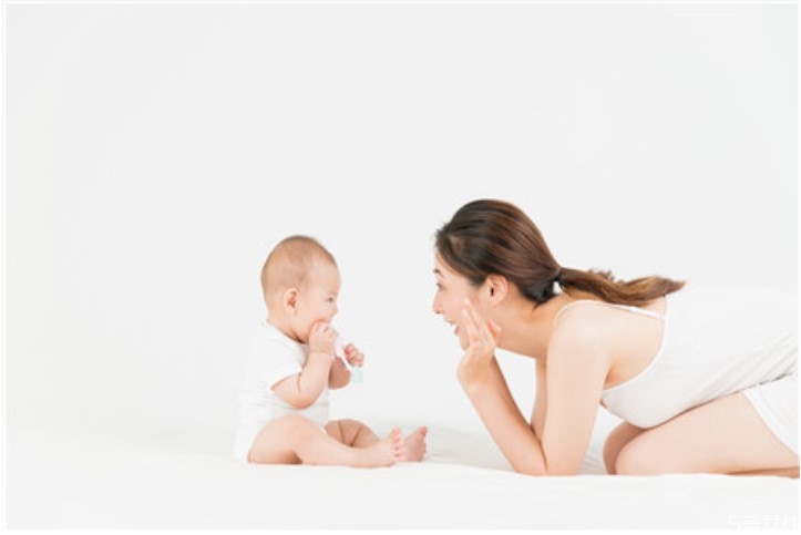 四個月寶寶輔食一天吃幾次 四個月寶寶輔食量多少 四個月寶寶輔食一天吃幾次 四個月寶寶輔食量多少