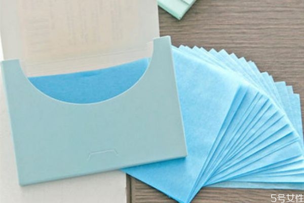 吸油紙的作用 護膚后臉油可以用吸油紙嗎 吸油紙的作用 護膚后臉油可以用吸油紙嗎