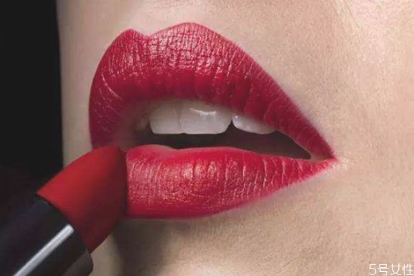 冬天涂啞光口紅還是滋潤 上班涂啞光還是亮的口紅 冬天涂啞光口紅還是滋潤 上班涂啞光還是亮的口紅