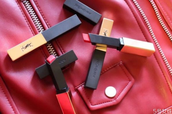 唇膏什么時候涂最好 唇膏和口紅必須同時用嗎 唇膏什么時候涂最好 唇膏和口紅必須同時用嗎