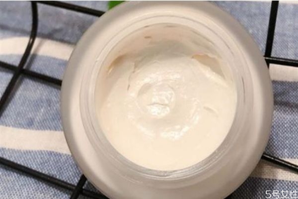 珍珠膏是化妝品還是護(hù)膚品 珍珠膏的正確使用方法 珍珠膏是化妝品還是護(hù)膚品 珍珠膏的正確使用方法