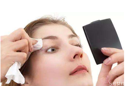 卸妝水進眼睛眼睛會瞎嗎 卸妝水進眼睛會有危險嗎 卸妝水進眼睛眼睛會瞎嗎 卸妝水進眼睛會有危險嗎