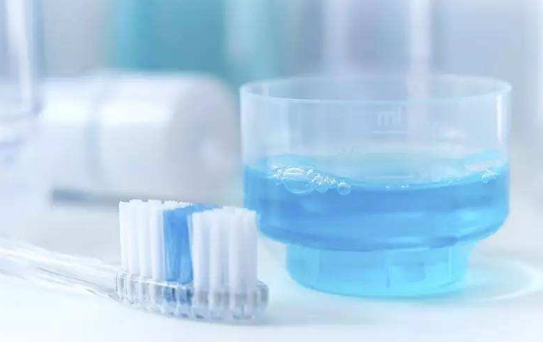 漱口水吐出黑色的東西是什么 漱口水可以長(zhǎng)期使用嗎