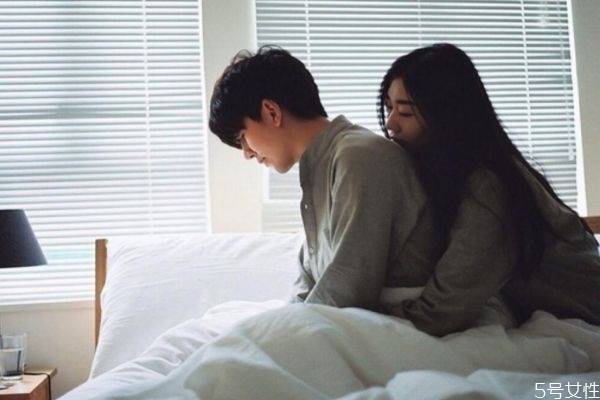 情侶交往多久適合發(fā)生性行為 情侶一起睡覺男生能忍住嗎 情侶交往多久適合發(fā)生性行為 情侶一起睡覺男生能忍住嗎