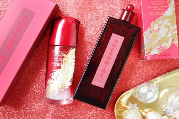 化妝水涂抹時起白沫沫是怎么回事 化妝水為什么起沫 化妝水涂抹時起白沫沫是怎么回事 化妝水為什么起沫