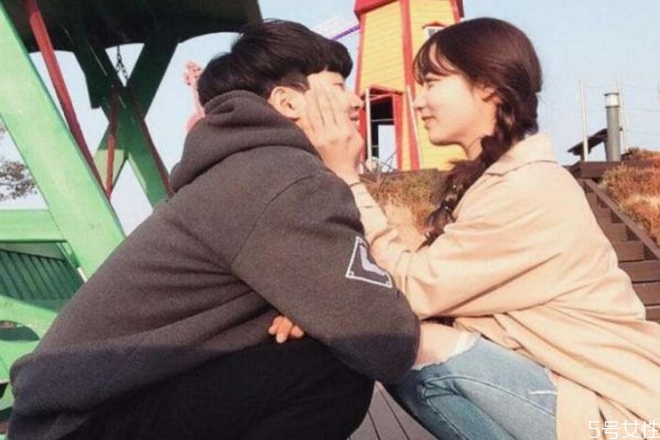 情侶交往多久適合發(fā)生性行為 情侶一起睡覺男生能忍住嗎 情侶交往多久適合發(fā)生性行為 情侶一起睡覺男生能忍住嗎