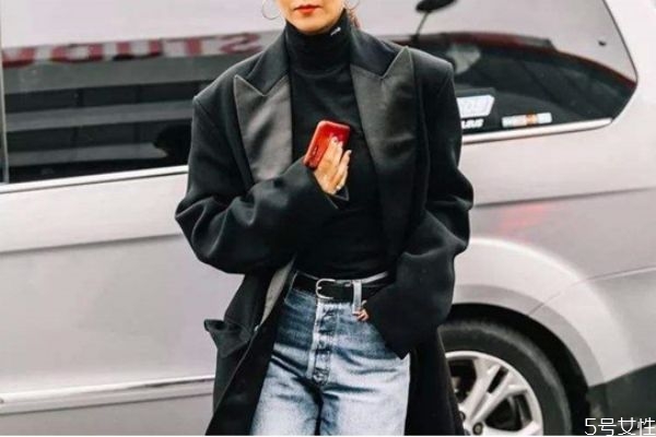 白色打底衫配什么上衣 打底衫白色和黑色哪個(gè)好搭 白色打底衫配什么上衣 打底衫白色和黑色哪個(gè)好搭