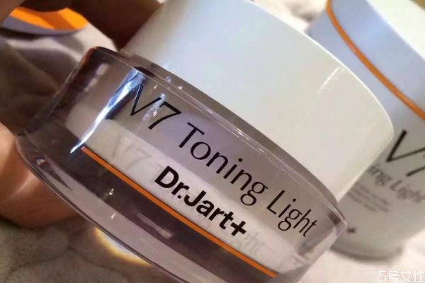 素顏霜一般多久過(guò)期 過(guò)期素顏霜妙用