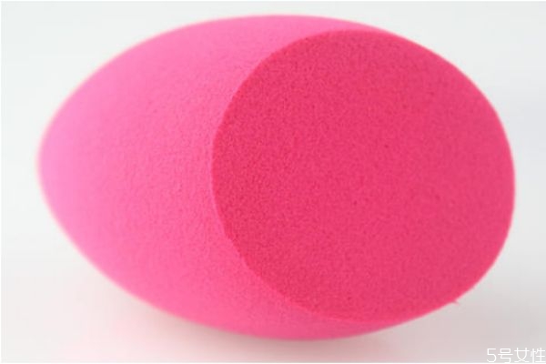 新買(mǎi)的美妝蛋要泡多長(zhǎng)時(shí)間 美妝蛋每次用完怎么保存合適 新買(mǎi)的美妝蛋要泡多長(zhǎng)時(shí)間 美妝蛋每次用完怎么保存合適