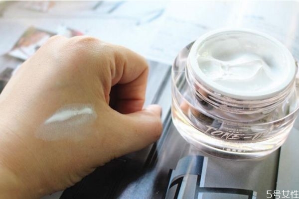 素顏霜一般多久過(guò)期 過(guò)期素顏霜妙用