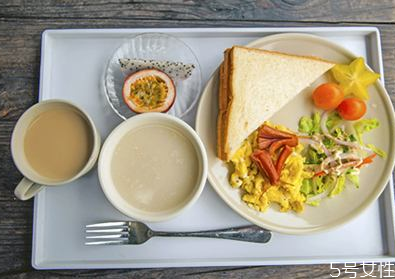 早餐吃多了會(huì)不會(huì)長(zhǎng)胖 減肥吃早飯會(huì)胖嗎 早餐吃多了會(huì)不會(huì)長(zhǎng)胖 減肥吃早飯會(huì)胖嗎