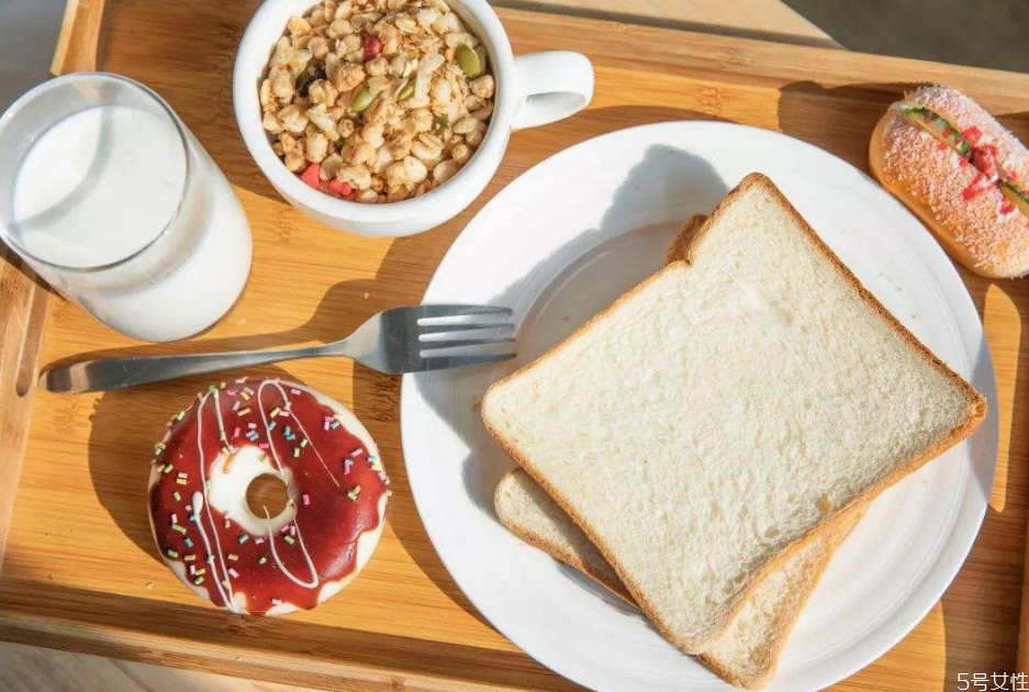 早餐吃多了會(huì)不會(huì)長(zhǎng)胖 減肥吃早飯會(huì)胖嗎 早餐吃多了會(huì)不會(huì)長(zhǎng)胖 減肥吃早飯會(huì)胖嗎