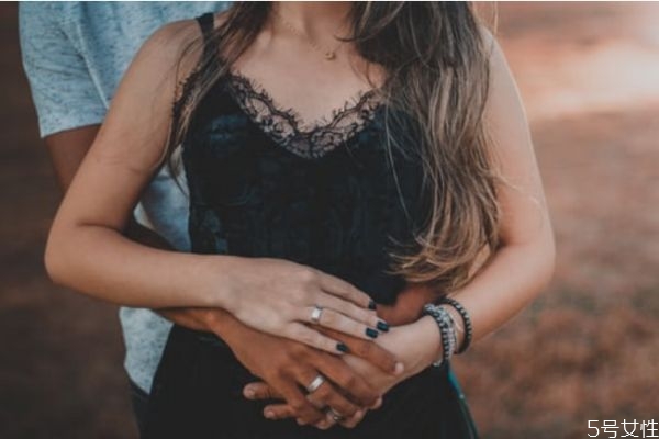 老公不愿碰你說(shuō)明什么 當(dāng)男人不碰你說(shuō)明什么