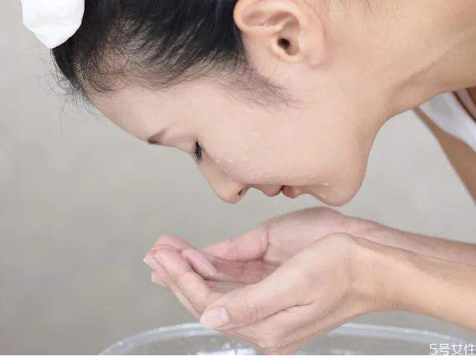 白米醋可以用來(lái)洗臉嗎 白米醋和白醋洗臉哪個(gè)好 白米醋可以用來(lái)洗臉嗎 白米醋和白醋洗臉哪個(gè)好