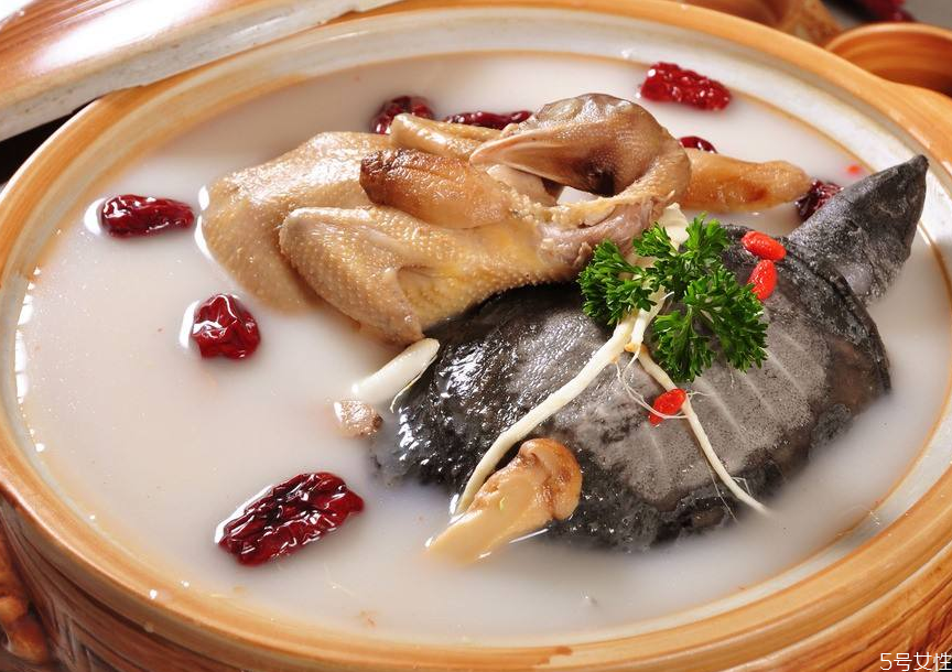 鴿子湯燉半個(gè)小時(shí)可以吃嗎 鴿子湯一天喝多少合適 鴿子湯燉半個(gè)小時(shí)可以吃嗎 鴿子湯一天喝多少合適