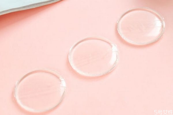 使用干粉可以用硅膠粉撲嗎 硅膠粉撲不適合用干粉 使用干粉可以用硅膠粉撲嗎 硅膠粉撲不適合用干粉