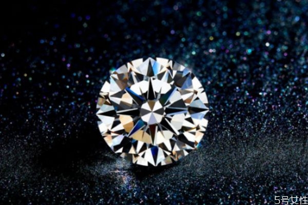 裸鉆的價(jià)格由什么決定 裸鉆和成品鉆戒的區(qū)別 裸鉆的價(jià)格由什么決定 裸鉆和成品鉆戒的區(qū)別