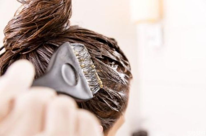 染發(fā)前幾天不洗頭發(fā)最好 染發(fā)前洗了頭發(fā)怎么辦 染發(fā)前幾天不洗頭發(fā)最好 染發(fā)前洗了頭發(fā)怎么辦