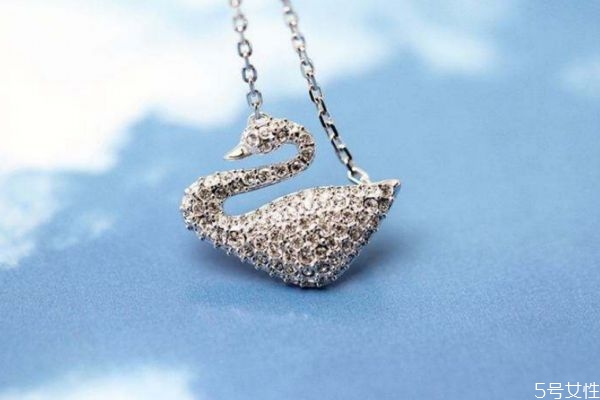 apm和施華洛世奇有何不同 apm和施華洛世奇對比 apm和施華洛世奇有何不同 apm和施華洛世奇對比