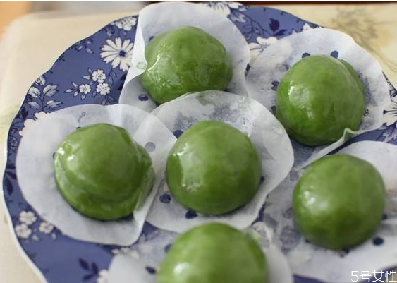 青團(tuán)的綠色是用什么做的 青團(tuán)怎樣做顏色才綠 青團(tuán)的綠色是用什么做的 青團(tuán)怎樣做顏色才綠