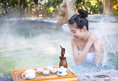 泡溫泉要穿泳衣嗎 泡溫泉可以穿平常衣服嗎 泡溫泉要穿泳衣嗎 泡溫泉可以穿平常衣服嗎