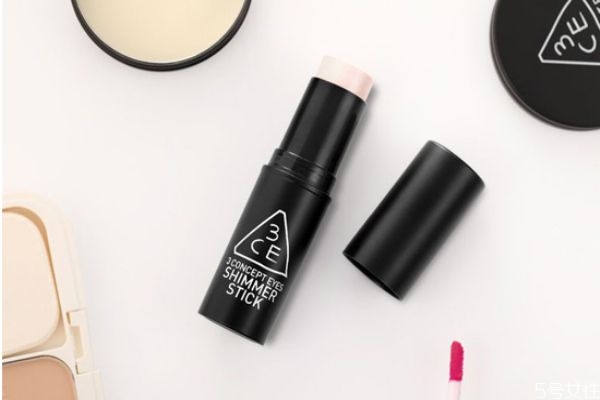 修容棒是干什么用的 修容粉和修容棒哪個(gè)好 修容棒是干什么用的 修容粉和修容棒哪個(gè)好