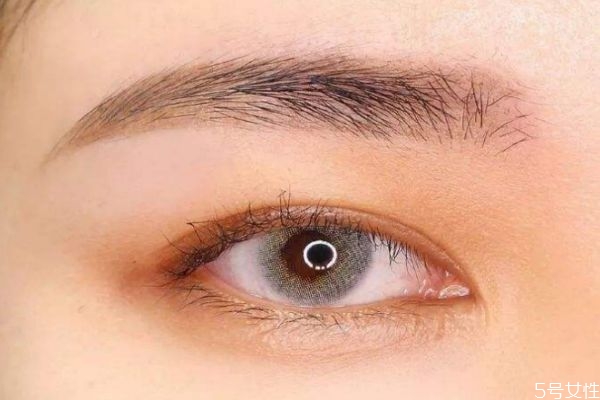 怎樣畫(huà)出一個(gè)自然的眉毛 眉筆會(huì)過(guò)期嗎 怎樣畫(huà)出一個(gè)自然的眉毛 眉筆會(huì)過(guò)期嗎