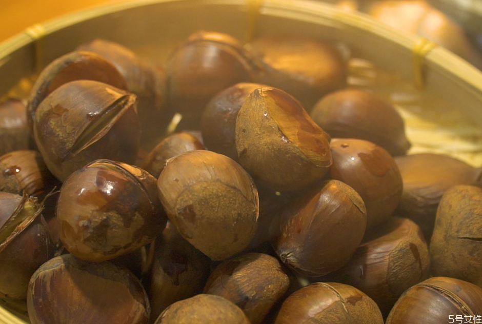 板栗水可以喝嗎 板栗煲水有什么功效 板栗水可以喝嗎 板栗煲水有什么功效