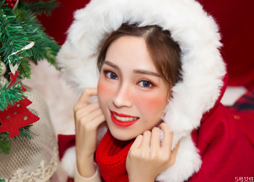 圣誕節(jié)可以怎么穿搭 圣誕約會穿搭攻略 圣誕節(jié)可以怎么穿搭 圣誕約會穿搭攻略