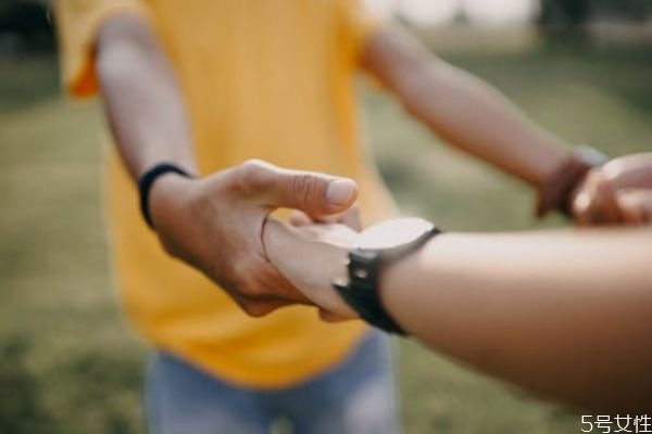 夫妻兩地分居怎么聊天 兩地分居怎么撩老公 夫妻兩地分居怎么聊天 兩地分居怎么撩老公