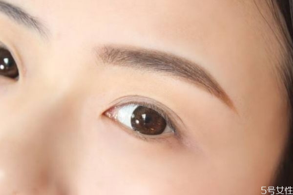 怎樣畫(huà)出一個(gè)自然的眉毛 眉筆會(huì)過(guò)期嗎 怎樣畫(huà)出一個(gè)自然的眉毛 眉筆會(huì)過(guò)期嗎