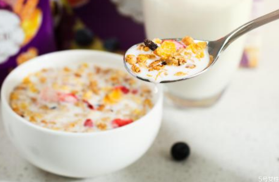 水果麥片用冷牛奶泡嗎 水果麥片熱量高嗎 水果麥片用冷牛奶泡嗎 水果麥片熱量高嗎