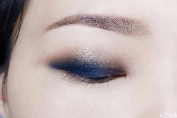 畫(huà)煙熏妝需要什么化妝品 畫(huà)煙熏妝的工具 畫(huà)煙熏妝需要什么化妝品 畫(huà)煙熏妝的工具