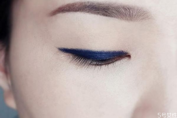 單眼皮煙熏妝要用什么眼影 畫單眼皮煙熏妝的注意事項(xiàng) 單眼皮煙熏妝要用什么眼影 畫單眼皮煙熏妝的注意事項(xiàng)