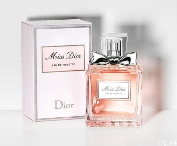 香水選擇濃香還是淡香 香水濃香淡香怎么區(qū)分 香水選擇濃香還是淡香 香水濃香淡香怎么區(qū)分