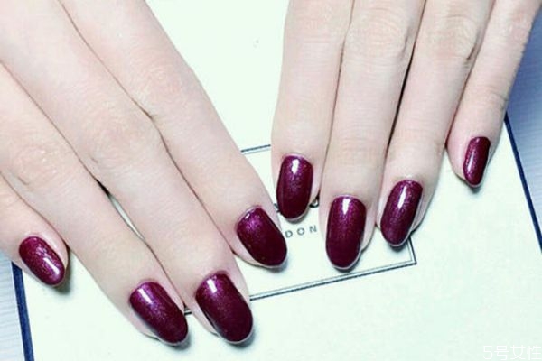 做美甲不封層可以嗎 做美甲不涂封層會怎么樣 做美甲不封層可以嗎 做美甲不涂封層會怎么樣