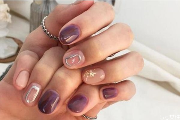 貼甲片的膠水怎么溶解 美甲沒有解膠劑怎么卸甲片 貼甲片的膠水怎么溶解 美甲沒有解膠劑怎么卸甲片